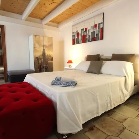 Venerina Climatizzato Al Centro Del Paese Con Patio Esterno Holiday home *