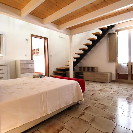 Venerina Climatizzato Al Centro Del Paese Con Patio Esterno Holiday home