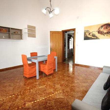 Venerina Climatizzato Al Centro Del Paese Con Patio Esterno