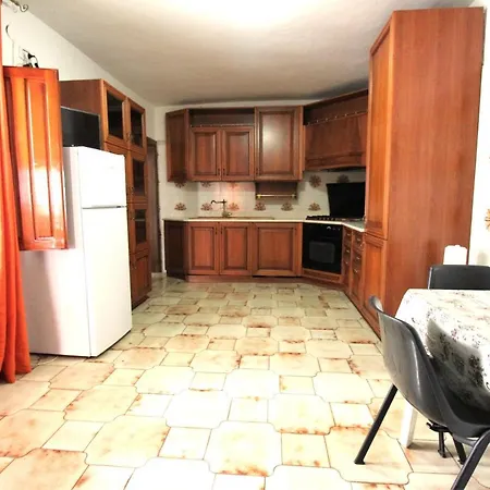 Ferienhaus Venerina Climatizzato Al Centro Del Paese Con Patio Esterno