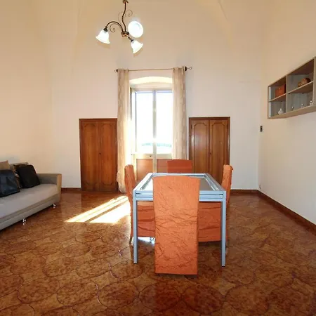 Venerina Climatizzato Al Centro Del Paese Con Patio Esterno