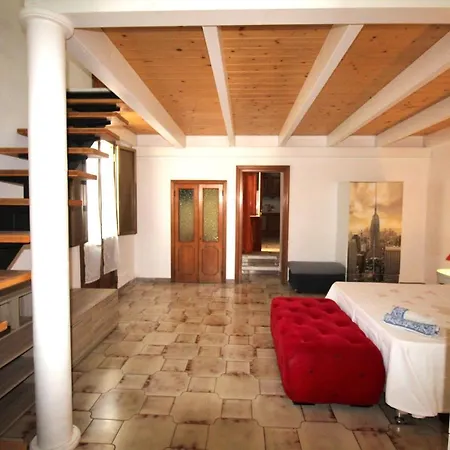 Venerina Climatizzato Al Centro Del Paese Con Patio Esterno *